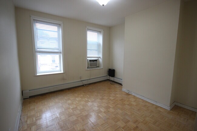 Building Photo - 514 Park Ave