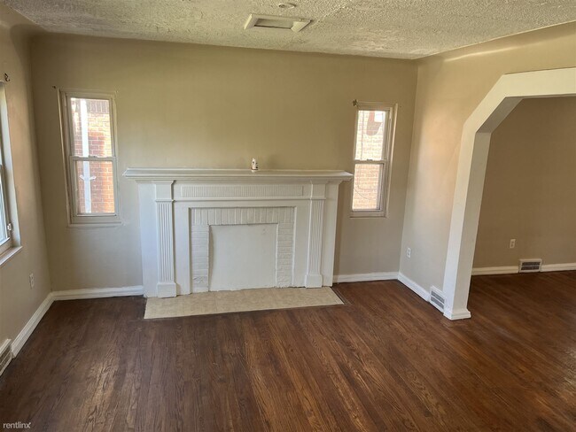 Building Photo - 3 br, 1 bath House - 16132 Wildemere St