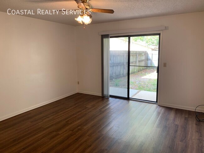 Foto del edificio - 716 Fairview Dr