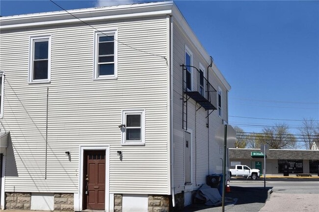 Building Photo - 163 Richard St