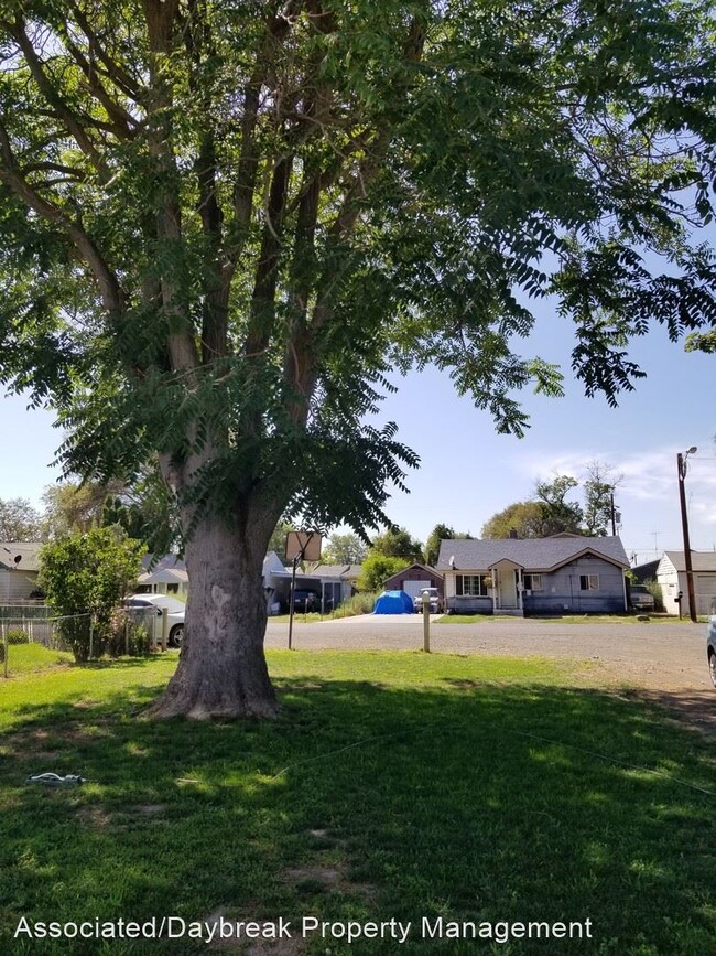 Building Photo - 1 br, 1 bath House - 2015 S. 4th ave