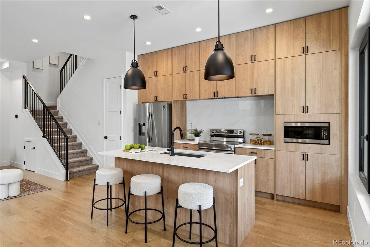Foto principal - New Construction Townhome with Rooftop Deck