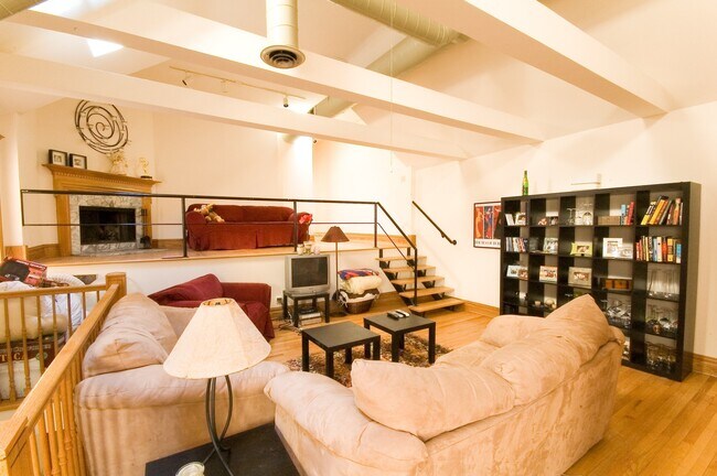 Foto del edificio - 2239 N Clybourn Ave
