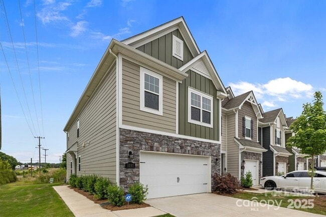 Building Photo - 5207 Maynard Hl Dr