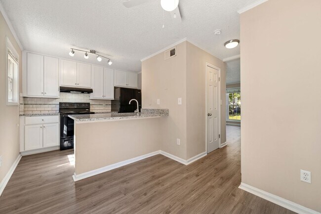 Foto del edificio - Charming End Unit Townhome near Downtown D...