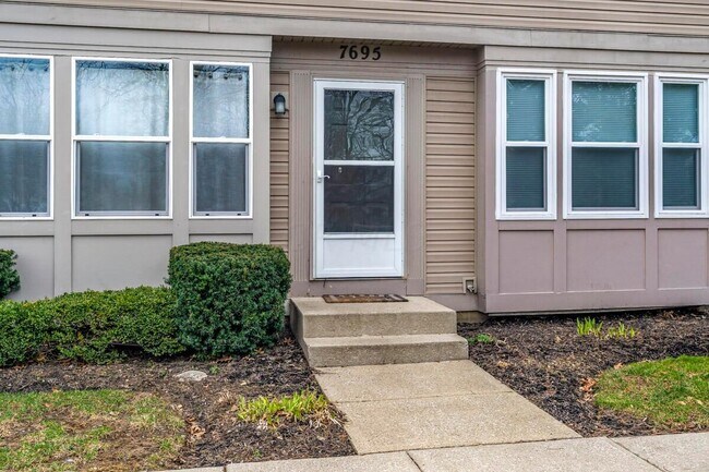 Foto del edificio - 7695 Barkwood Dr