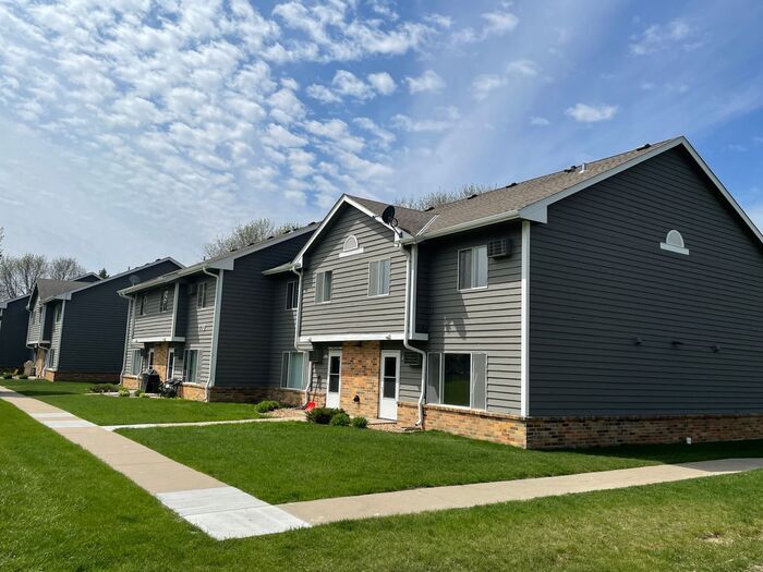 Primary Photo - Chanhassen Town Home, All New Carpet/Floor...