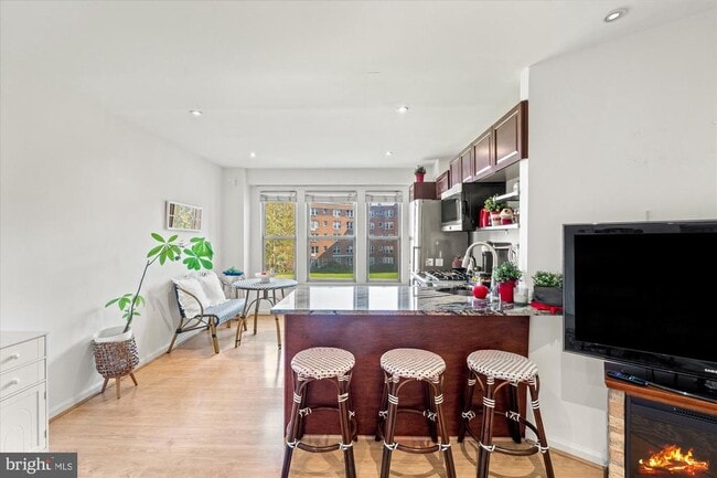 Foto del edificio - 2500 Q St NW