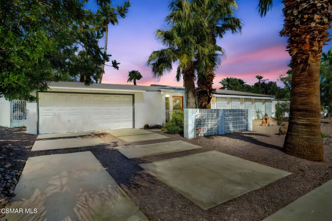 Building Photo - 1102 E Adobe Way