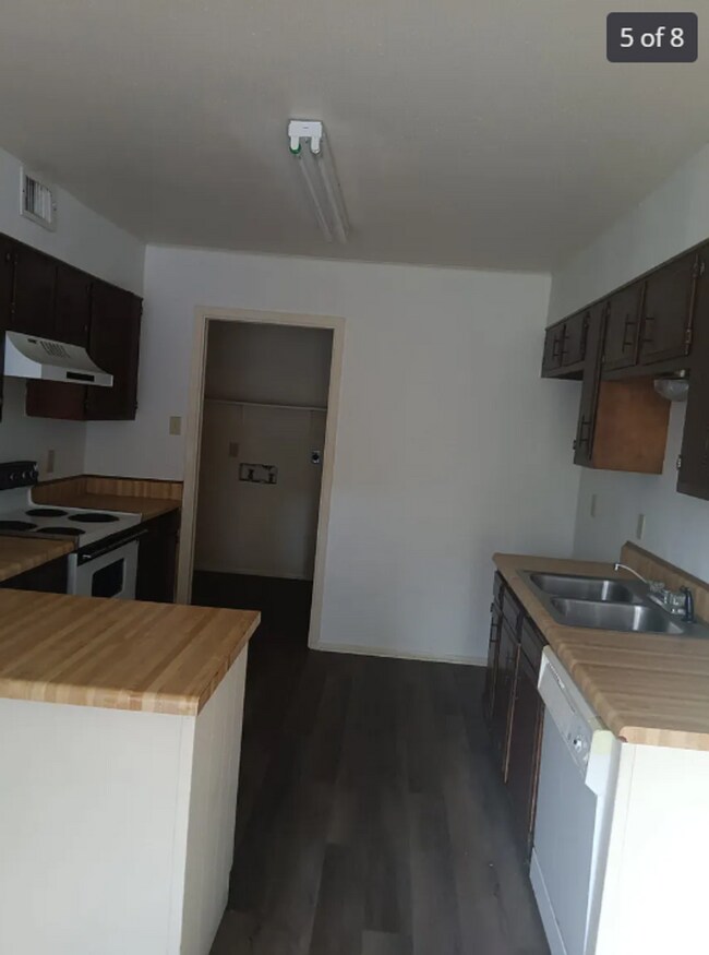 Foto del edificio - 8565 Glen Meadow Ln