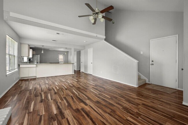 Foto del edificio - 22706 Braken Carter Ln