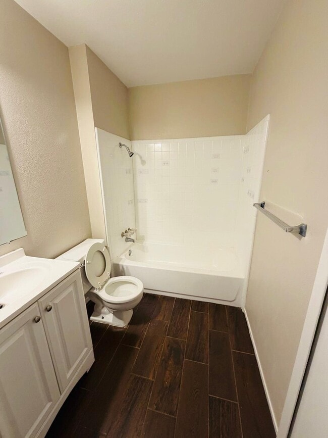 Foto del edificio - 3304 Hanover Dr