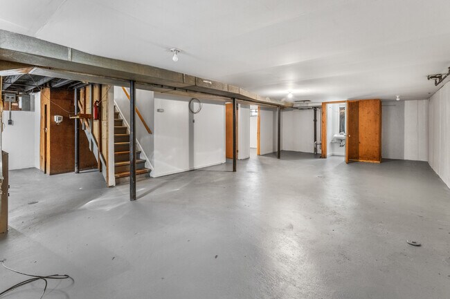 Building Photo - 13820 Courtland St