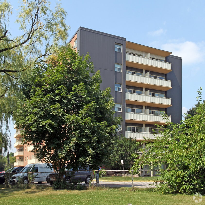 Building Photo - Roywood Towers