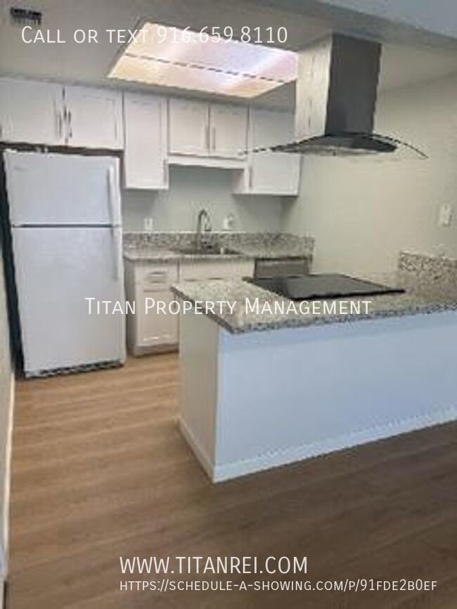 Building Photo - Rosemont 2bed/1ba Remodeled Duplex Availab...