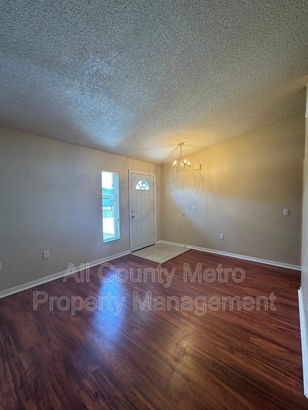 Foto del edificio - 261 Daisy Estates Dr