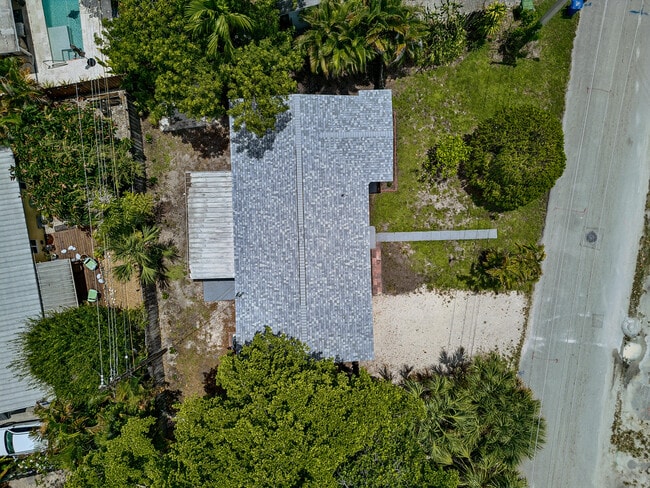 Building Photo - 317 SW 19th St