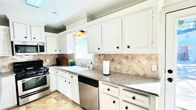 Foto del edificio - 1910 Huge Oaks St