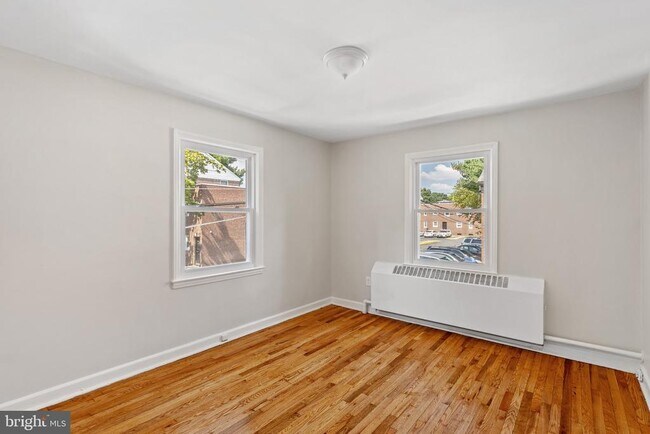 Foto del edificio - 56 W Maple Ave