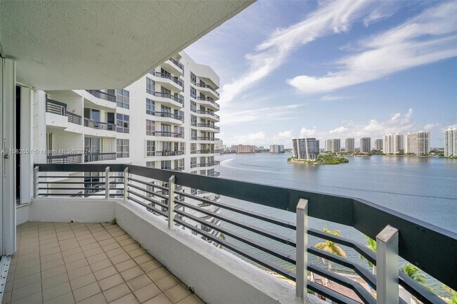Foto del edificio - 3600 Mystic Pointe Dr
