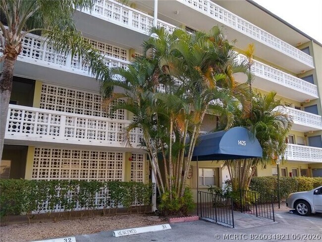 Building Photo - 1425 Arthur St