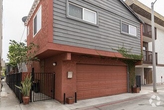 Building Photo - 43 5th Ct