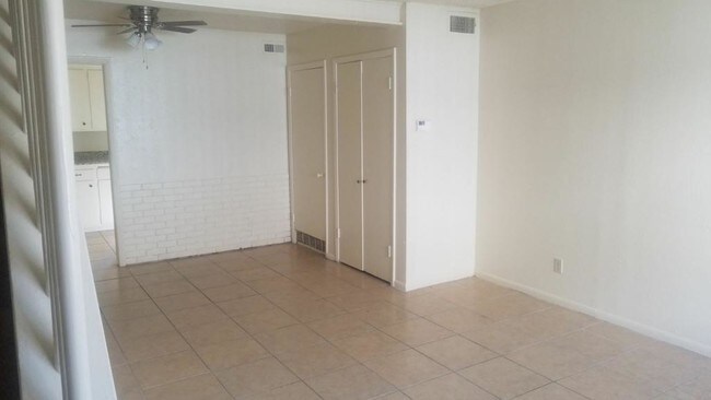 Building Photo - 2622 S 85th E Ave #B