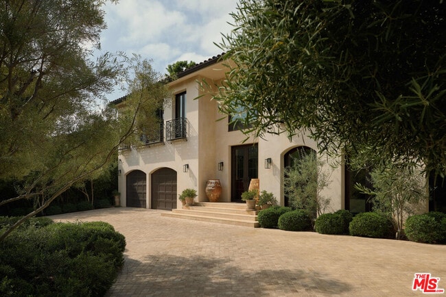 Building Photo - 623 Alta Dr