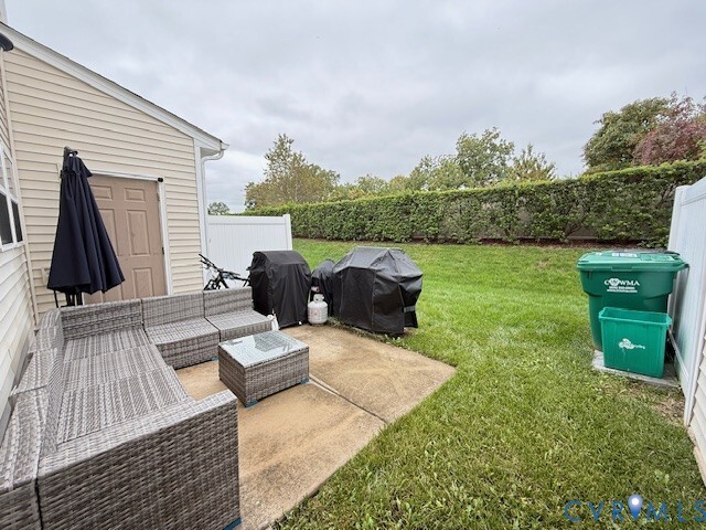 Foto del edificio - 8055 Rutland Village Dr