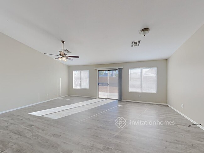 Foto del edificio - 8637 West Campbell Ave