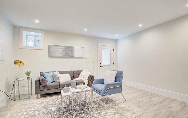 Foto del edificio - Newly Renovated 2 BR/1 BA Apartment in Par...