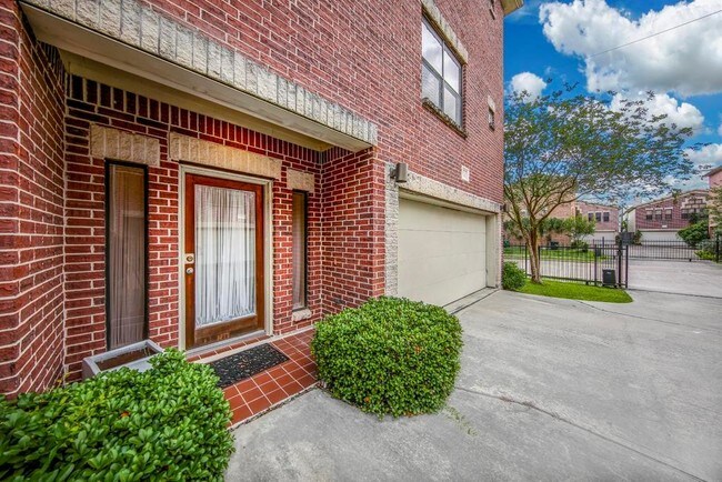Building Photo - 9710 Riddlewood Ln