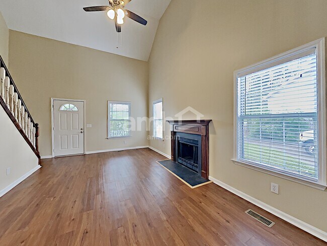 Building Photo - 1920 Treeview Ct