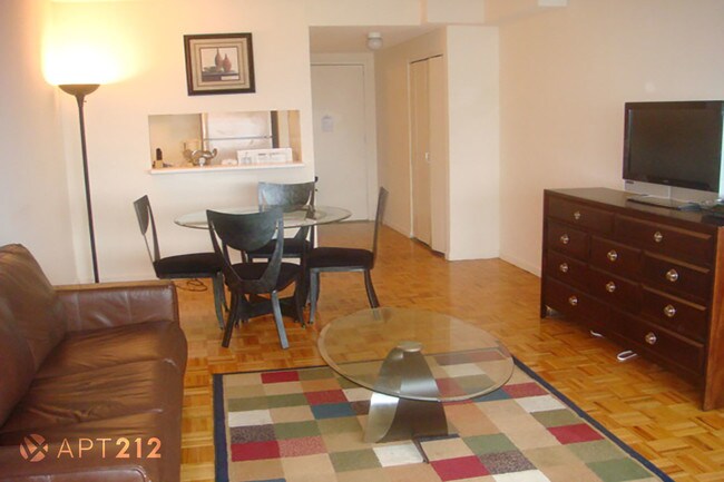 Foto del edificio - 124 W 60th St