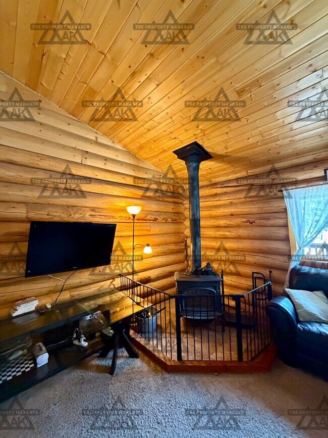 Building Photo - Half off the first month’s rent!! – 2BR Home with Wood Stove - Dog Friendly