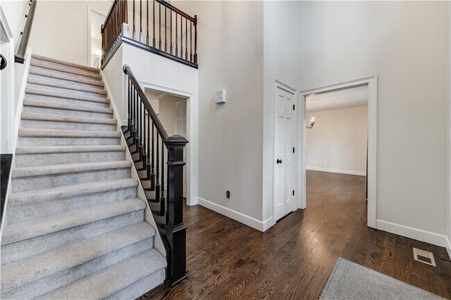 Foto del edificio - 4290 Chimney Lake Dr NE