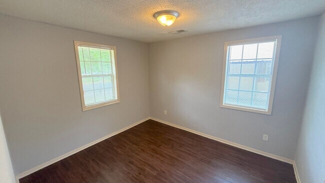 Foto del edificio - 1734 Wildrose St