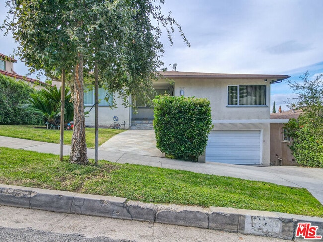 Building Photo - 717 E Cypress St