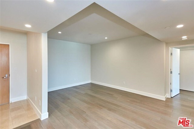Building Photo - 13600 Marina Pointe Dr