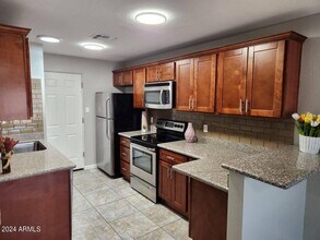 Building Photo - 3026 E Brill St