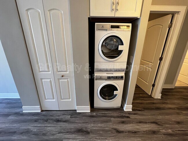 Photo - 1455 W Augusta Blvd Apartment