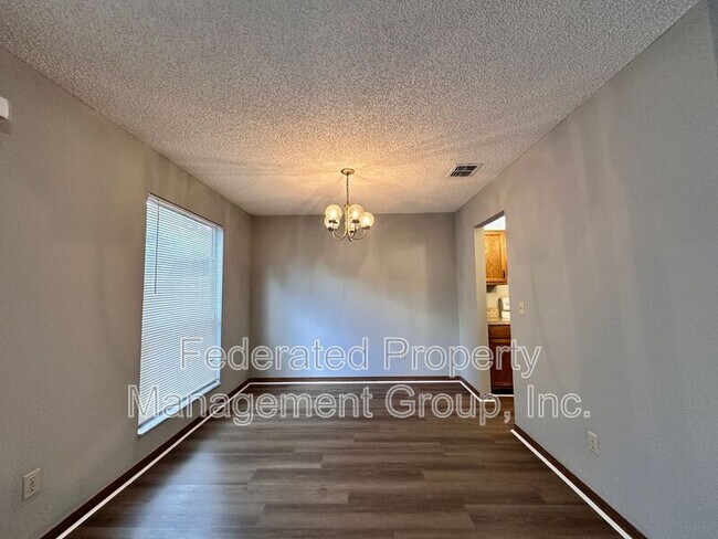 Foto del edificio - 1114 W Romaine Cir