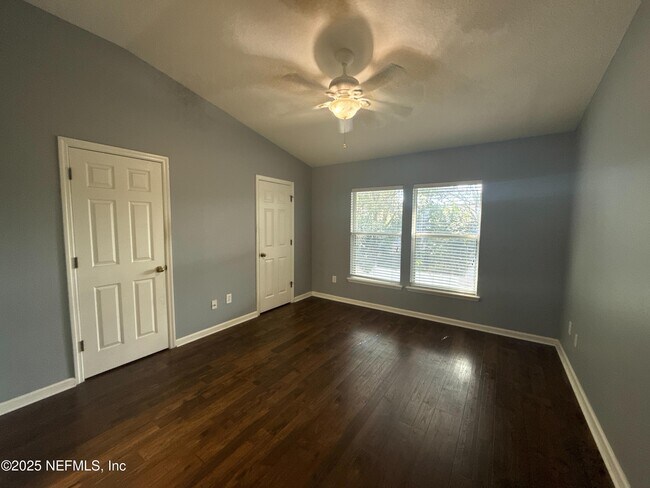 Foto del edificio - 6162 High Tide Blvd