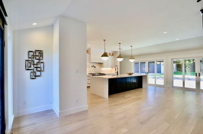 Building Photo - Executive Lease Near Preston Hollow  - Chef's Kitchen, Gated Drive & Spacious Patio
