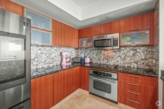 Building Photo - 2640 Lake Shore Dr