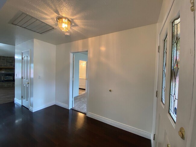 Foto del edificio - Utilities Included in Asking Rent