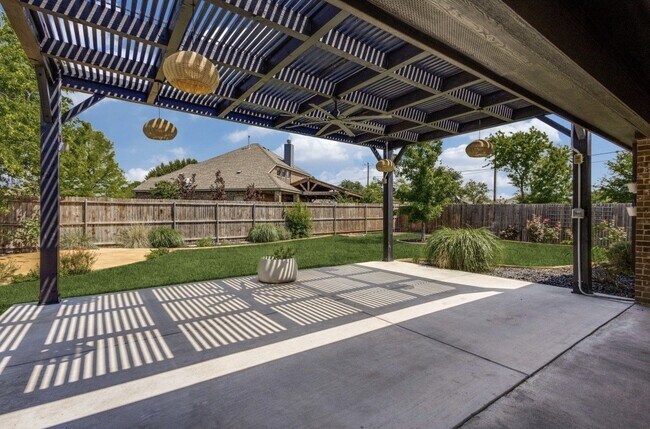 Foto del edificio - 3317 Creekhaven Dr