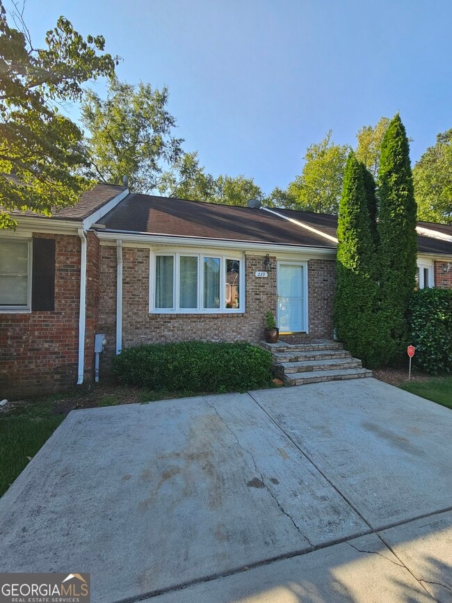 Foto del edificio - 229 Flat Creek Ct