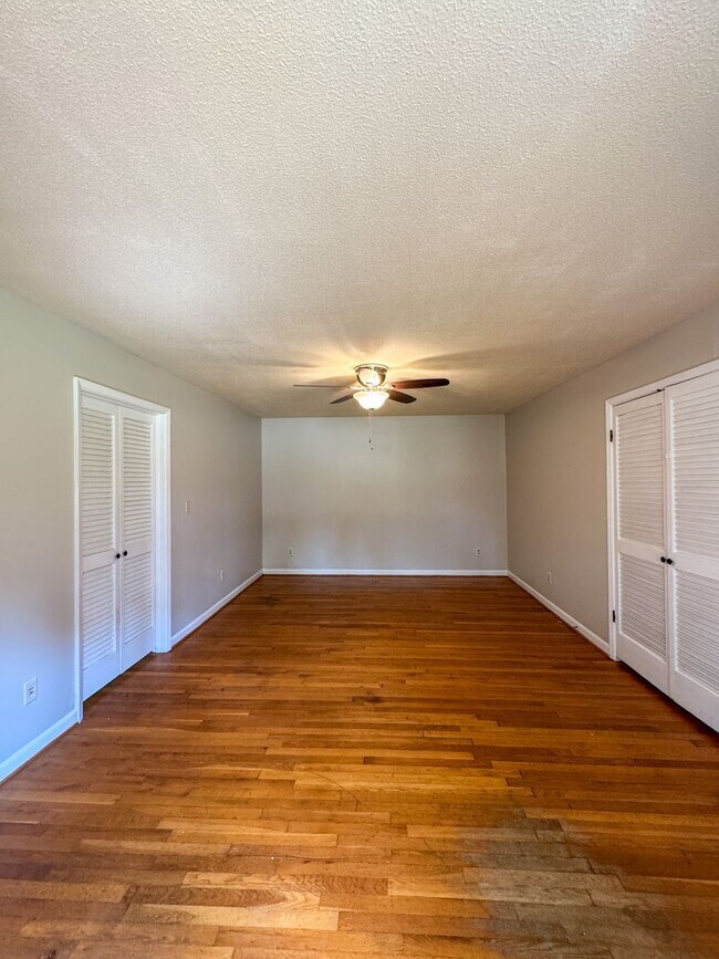 Building Photo - 6402 Fenwick Pl