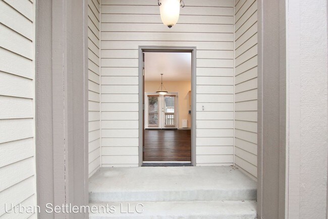 Building Photo - 5 br, 3 bath House - 119 S. Mitchell Ct